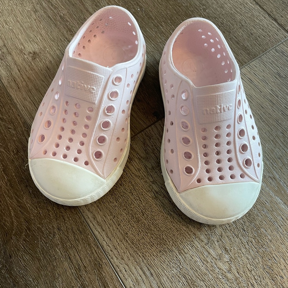Native Jefferson Pink Slip-On Shoes Size C5